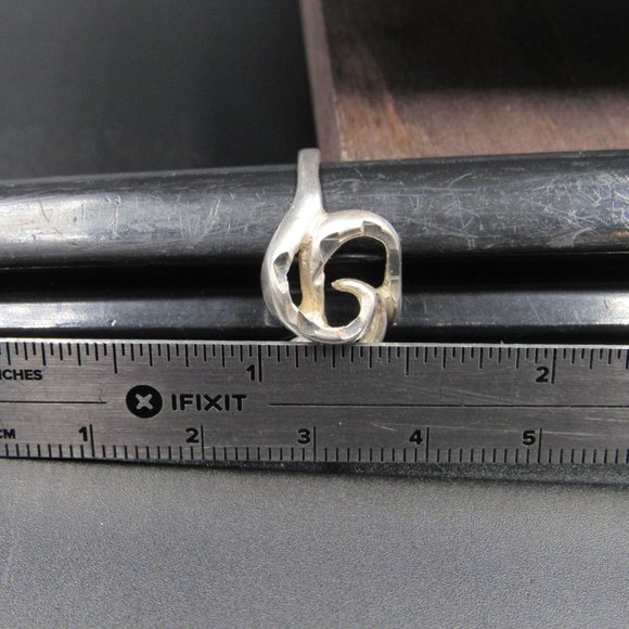 Size 8.5 Sterling Silver Abstract Style Band Ring - Picture 7 of 8